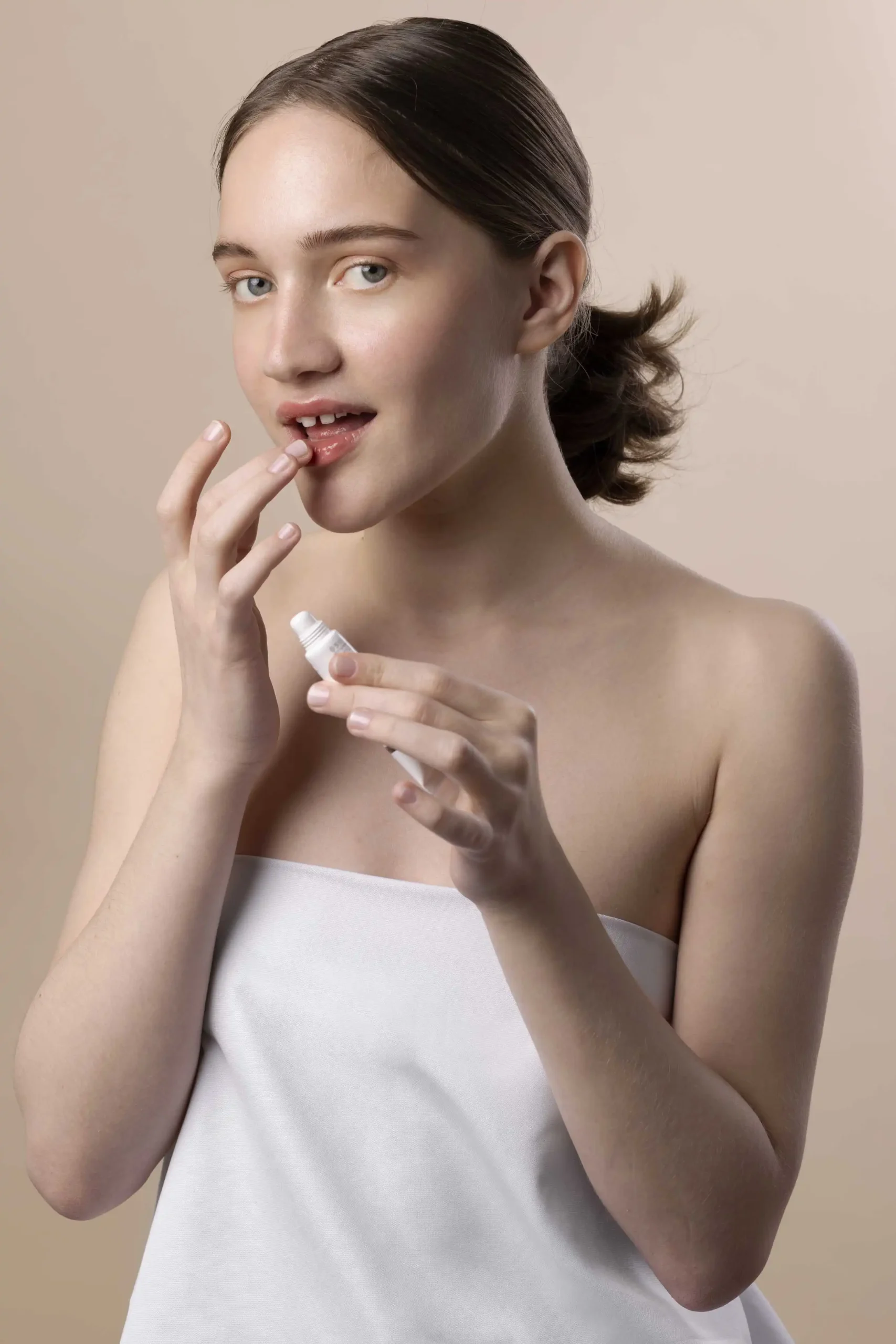 medium shot girl applying lip balm - Zicail Beauty - Zicail Beauty medium shot girl applying lip balm - <trp-post-container data-trp-post-id='189'>OEM/ODM Skincare</trp-post-container> - OEM/ODM Skincare