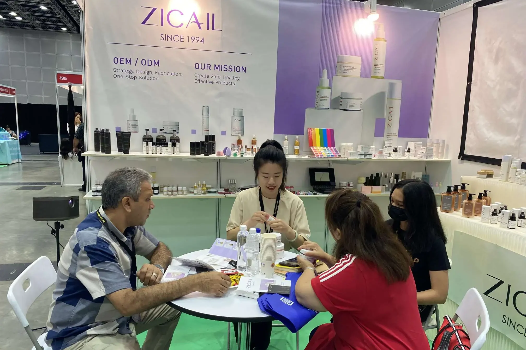 zicail sales lucy is talking to customers to provide professional support - Zicail Beauty - Zicail Beauty zicail sales lucy is talking to customers to provide professional support - <trp-post-container data-trp-post-id='38'>Skincare Products</trp-post-container> - Skincare Products
