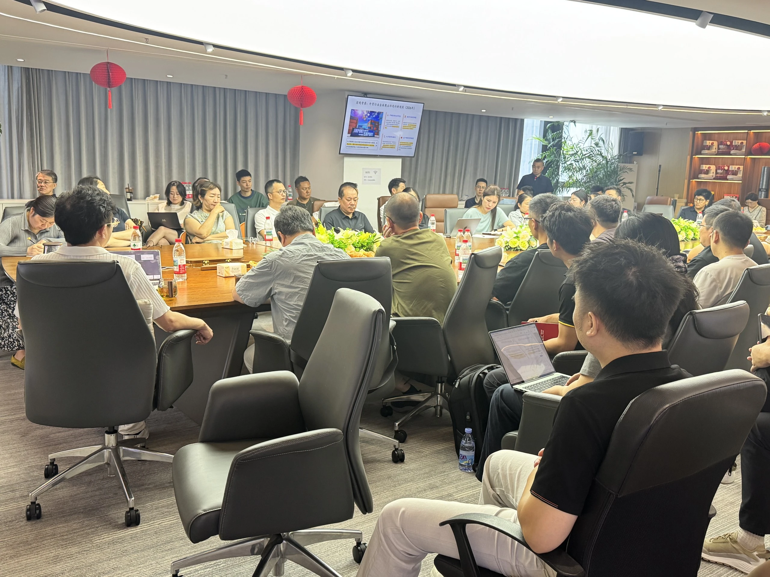 Export company and factory leaders participating in a business strategy discussion at Lianjie Supply Chain headquarters - Zicail Beauty Export company and factory leaders participating in a business strategy discussion at Lianjie Supply Chain headquarters - 70+ Export Business Leaders Gather in Nantong for a Two-Day Private Business Circle